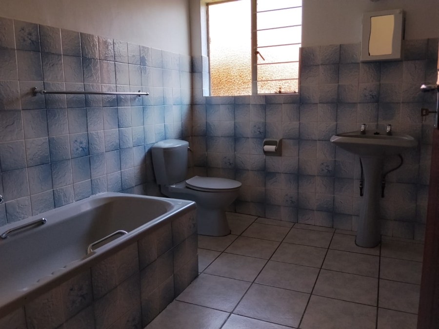 To Let 3 Bedroom Property for Rent in Oos Einde North West
